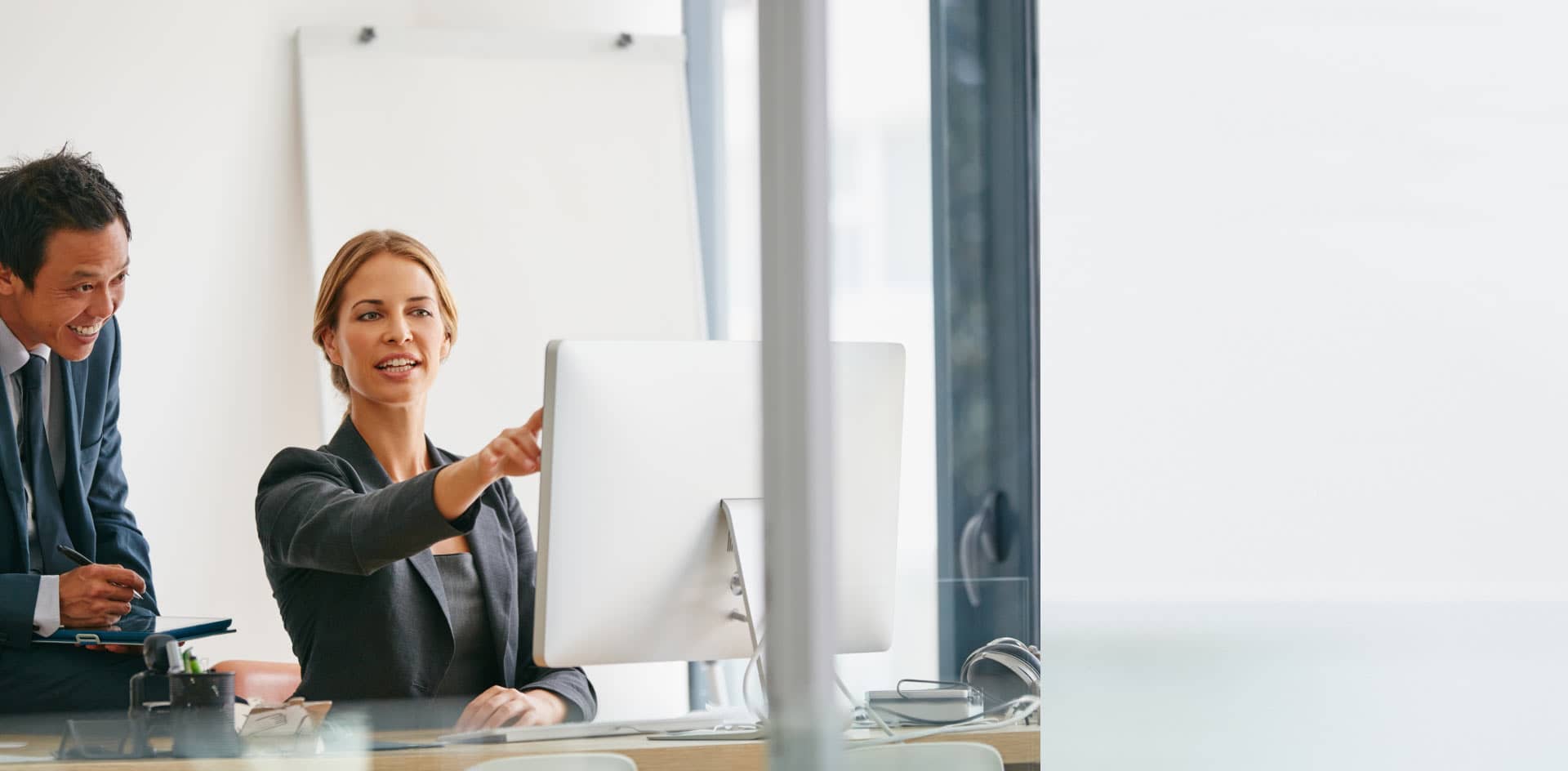 boss and employee discussing charts on the computer