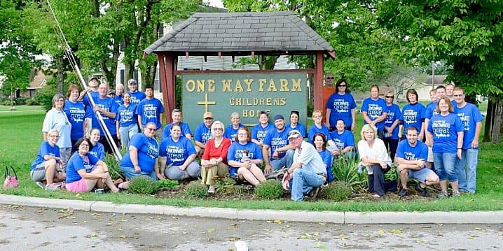 volunteers at oneway farm childrens home