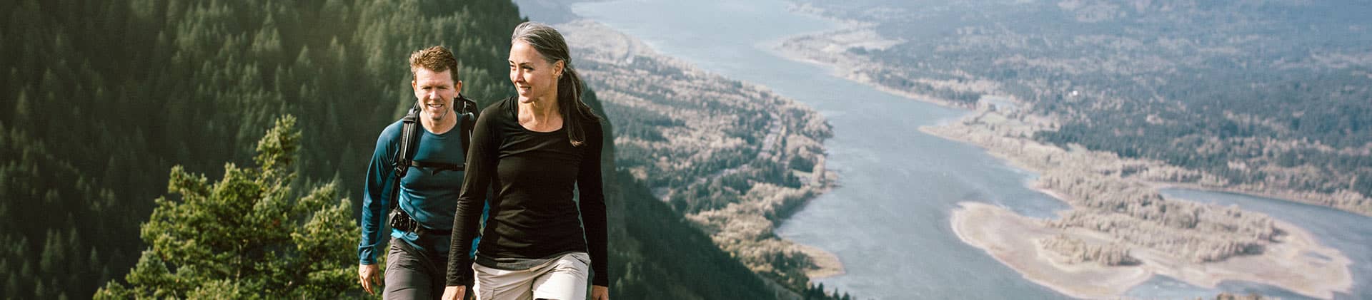 Couple hiking - Pinnacle 