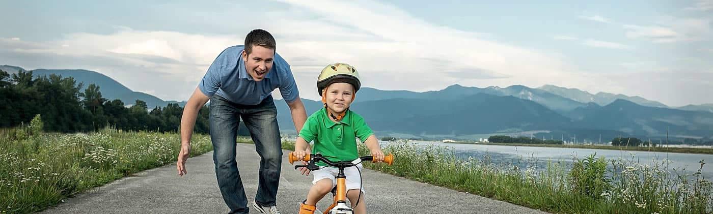 A father plays with his son after learning 529 plan rules and establishing a savings plan 