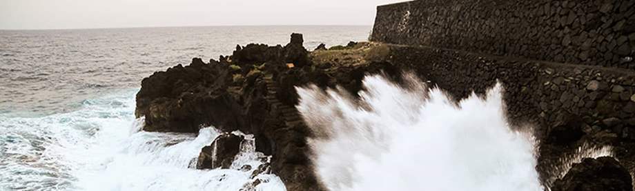 water splashes against the banks