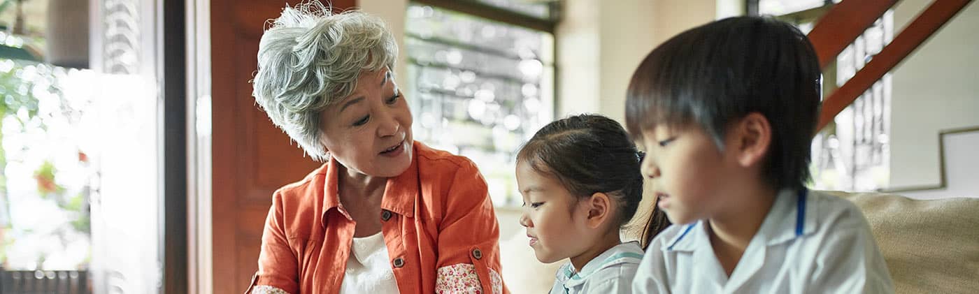 grandmother discusses types of retirement plans with grandchildren