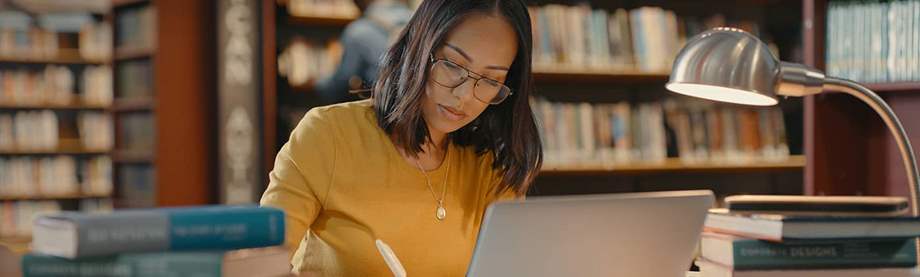 A women is learning more about personal finance.