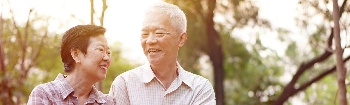 Senior couple drinking coffee outdoors in the morning: costs in retirement