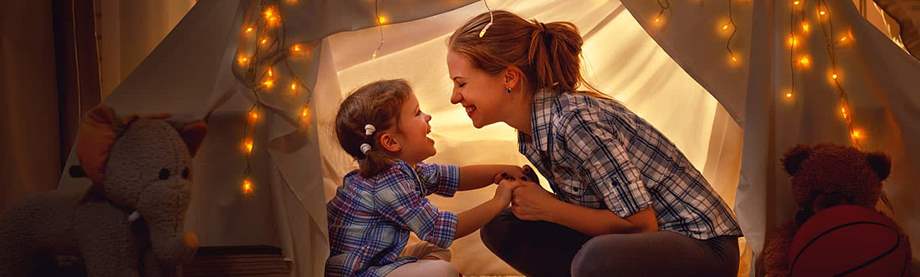 Woman and daughter in a tent: difference between whole life insurance and universal life insurance 